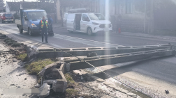 A tűzoltók áramtalanították a járművet