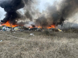 Összehordott hulladék égett 