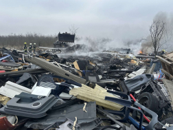 Összehordott hulladék égett 