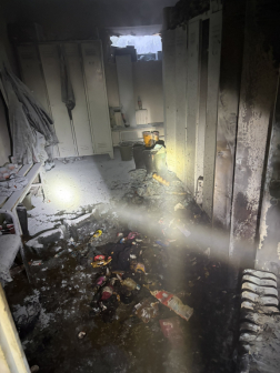 A helyiség teljes egészében égett