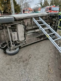 Felborult egy személygépkocsi