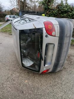 A tűzoltók megszüntették a forgalmi akadályt