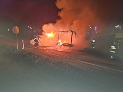 Teljes egészében égett egy kisteherautó az M5-ös autópályán