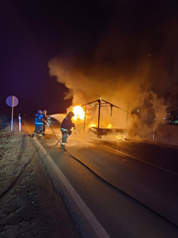Menet közben kapott lángra a teherautó
