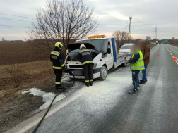 Kisteherautó égett Üllőn