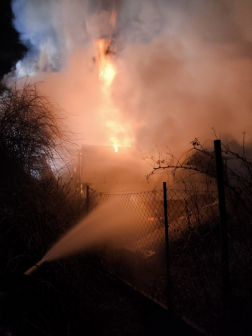 Teljes egészében égett a tető