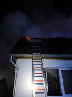 A tűz a szomszéd tárolóra is átterjedt