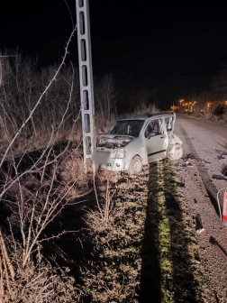 Kisbusz és egy személygépkocsi ütközött össze 