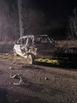 A tűzoltók átvizsgálták a kisbuszt és az autót