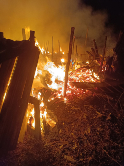 Teljes egészében égett az épület és a benne tárolt eszközök is