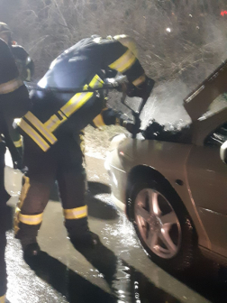 Autó motortere égett Szentendrén