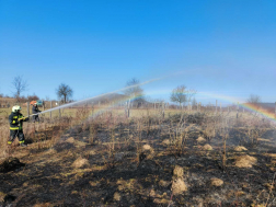 Száraz gaz kapott lángra Pilisszentlászlón