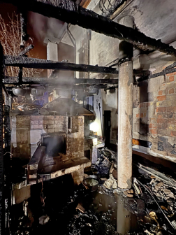 Családi ház mellé épített terasz kapott lángra