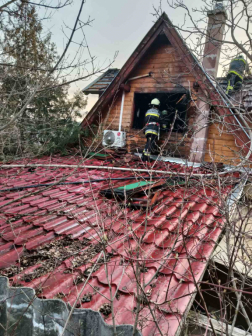 A tűz a tetőszerkezetre is átterjedt