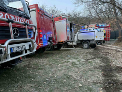 Több járművel vonultak  a helyszínre