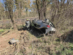 A tűzoltók átvizsgálták a járműveket