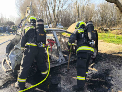 Kigyulladt egy elektromos autó Ócsán