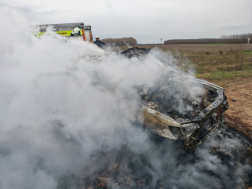 Az oltást követően a tűzoltók visszahűtötték a felmelegedett fém alkatrészeket