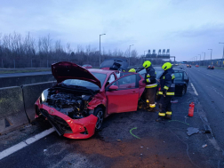 Az összetört autók forgalmi akadályt okoztak