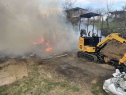 Gallyat égettek a telken