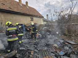 A tűzoltók átvizsgálták az épületet