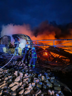 Raktár égett Péterin