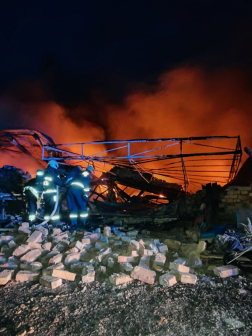 Raktár égett Péterin