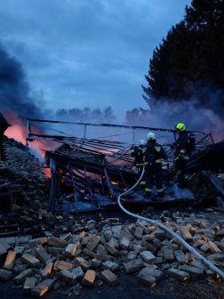 Raktár égett Péterin