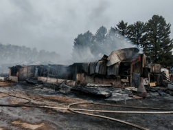 Raktár égett Péterin