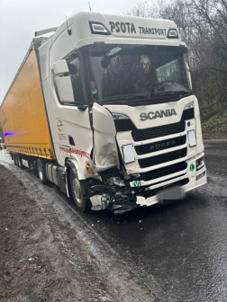 Az összetört autók forgalmi akadályt okoztak