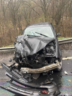 Egy személygépjármű és egy tehergépkocsi ütközött össze 