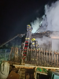 Teéjes egészében égett az épület