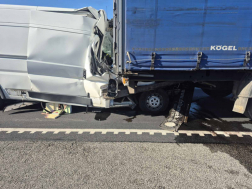 A dabasi tűzoltók végezték a műszaki mentési feladatokat.