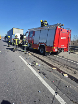 A tűzoltók feszítővágó segítségével szabadították ki a beszorult embert