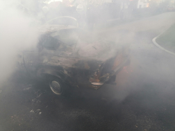 Teljes egészében égett az autó