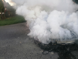 Az oltást követően a tűzoltók visszahűtötték a felmelegedett fém alkatrészeket