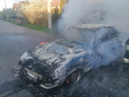 A tűzoltók átvizsgálták a járművet