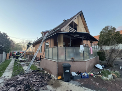 Családi ház tetőzete égett Dabason