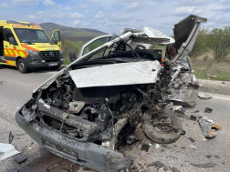 Két kamion és egy személygépkocsi ütközött össze 