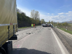 A műszaki mentés ideje alatt az érintett útszakaszt lezárták