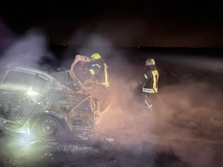 Kigyulladt egy gépkocsi Dömsöd határában