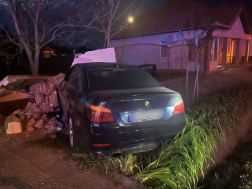 A kerítés kidőlt, a mögötte lévő gázórára zuhant