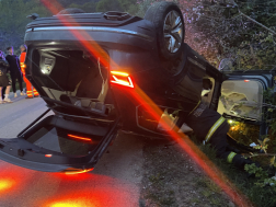 Felborult egy személygépkocsi