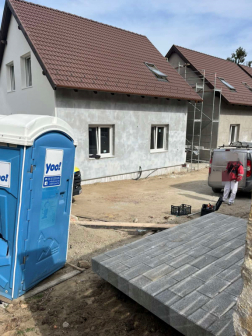 Építkezésen dőlt egy fal egy munkásra 