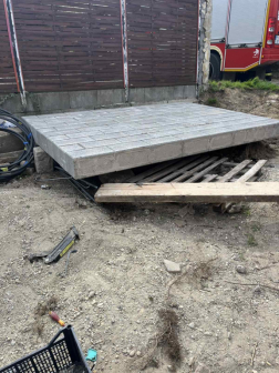 Építkezésen dőlt egy fal egy munkásra