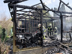 Harminchat négyzetméteres faház gyulladt ki.