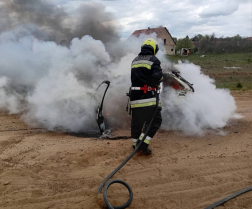 A tűzoltók visszahűtötték a felhevült fém alkatrészeket