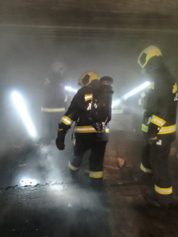 Tűz keletkezett egy lakóházzal egybeépített garázsban 