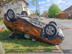 Személygépkocsik ütköztek össze Érden