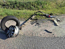 Az összetört gépkocsik forgalmi akadályt okoztak